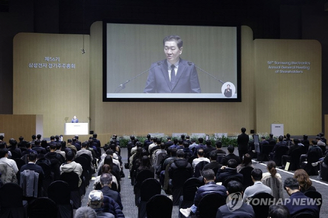 한종희 삼성전자 부회장이 19일 경기도 수원시 영통구 수원컨벤션센터에서 열린 제56기 삼성전자 정기주주총회에서 인사말을 하고 있다. <연합뉴스 제공>